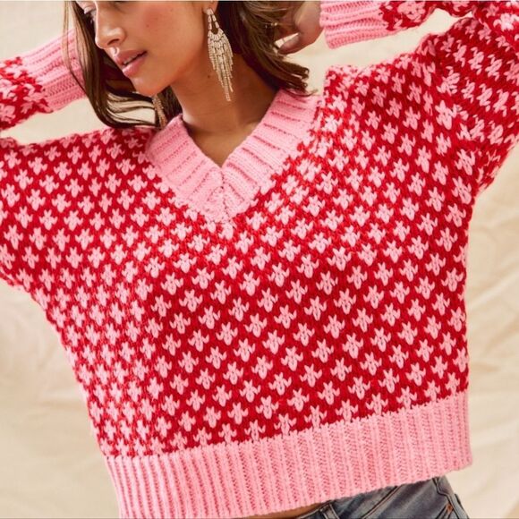 Stylish Red and Pink Houndstooth Like Women's Sweater sz Medium - Picture 11 of 14